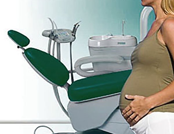 Профилактическое посещение стоматолога во время беременности — обязательная процедура, позволяющая предупредить развитие заболеваний полости рта.